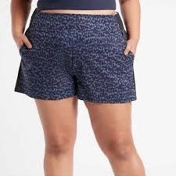 Athleta Pants - Athleta Brooklyn Printed Short Womens Size 18 NWT
